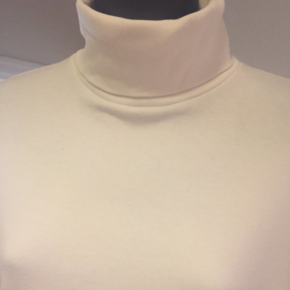 Jillian Jones White Turtleneck Sweater ~  "NWOT"   Size Medium
